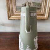 pichet  en jaspe vert Wedgwood 1878 décor Antiquité