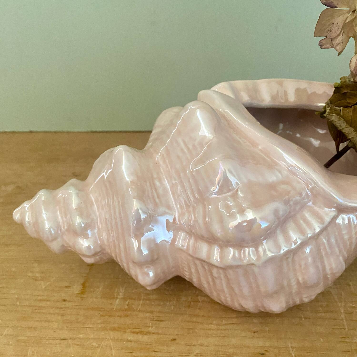 Vintage shell pot cover in pink pearly ceramic