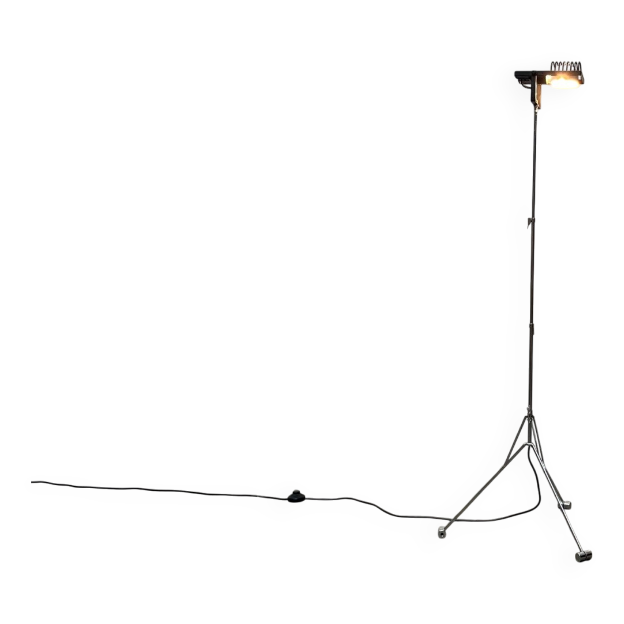 Vintage Italian Sintesi Terra folding floor lamp with tripod by Ernesto Gismondi for Artemide, 1970s.