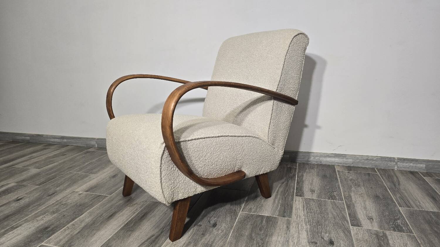 Art Deco Lounge Chair by Jindrich Halabala