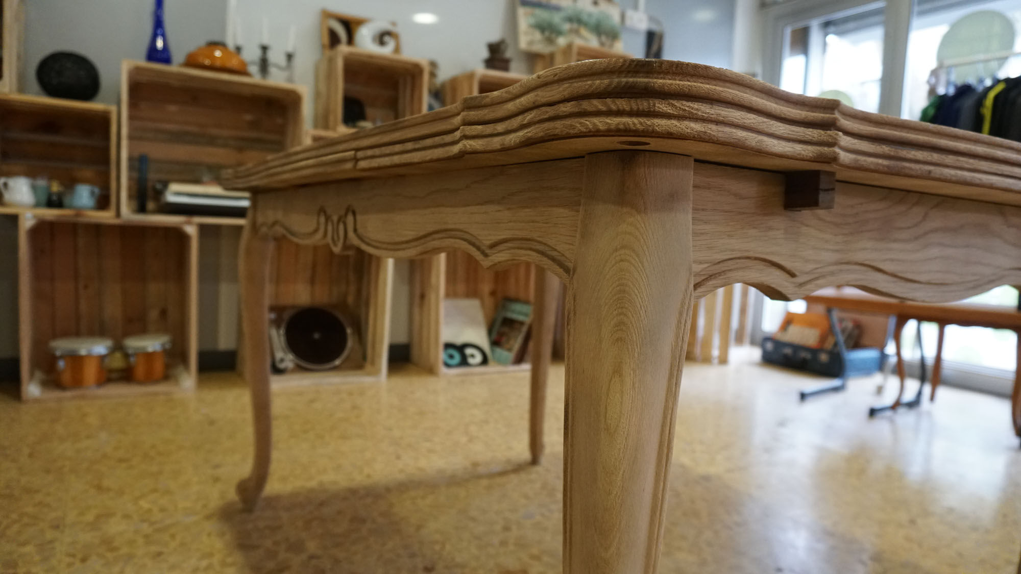 Rectangular dining room table