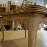 Rectangular dining room table