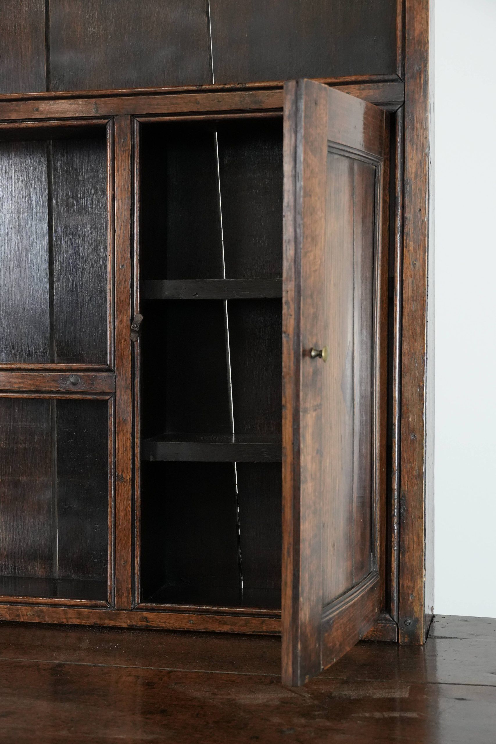 Large English antique oak kitchen cabinet / dresser from the 18th century