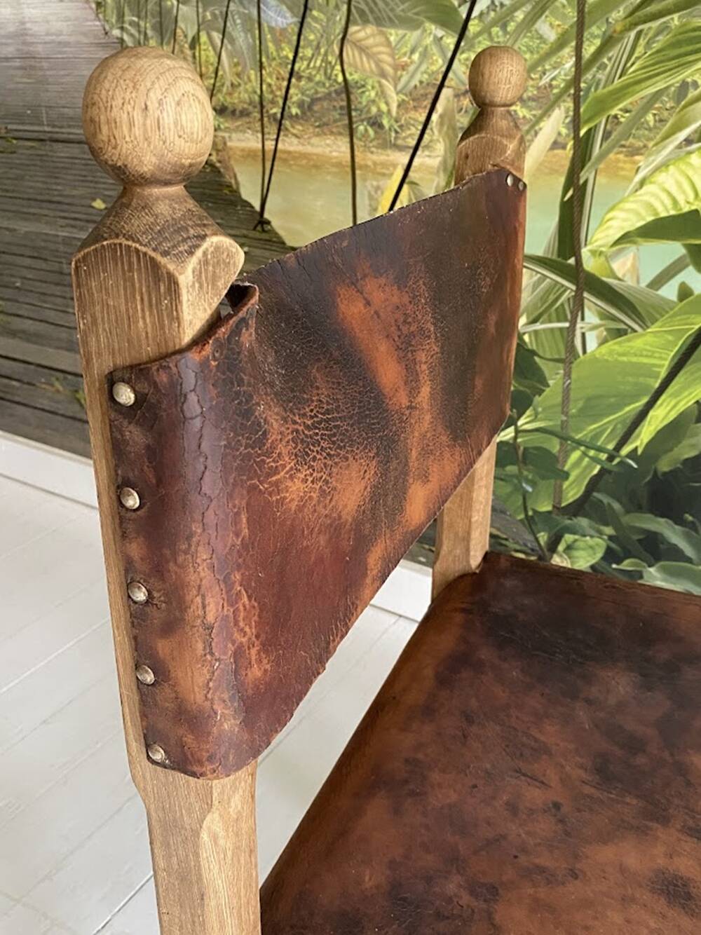 Chaise artisanale hongroise unique en chêne et cuir
