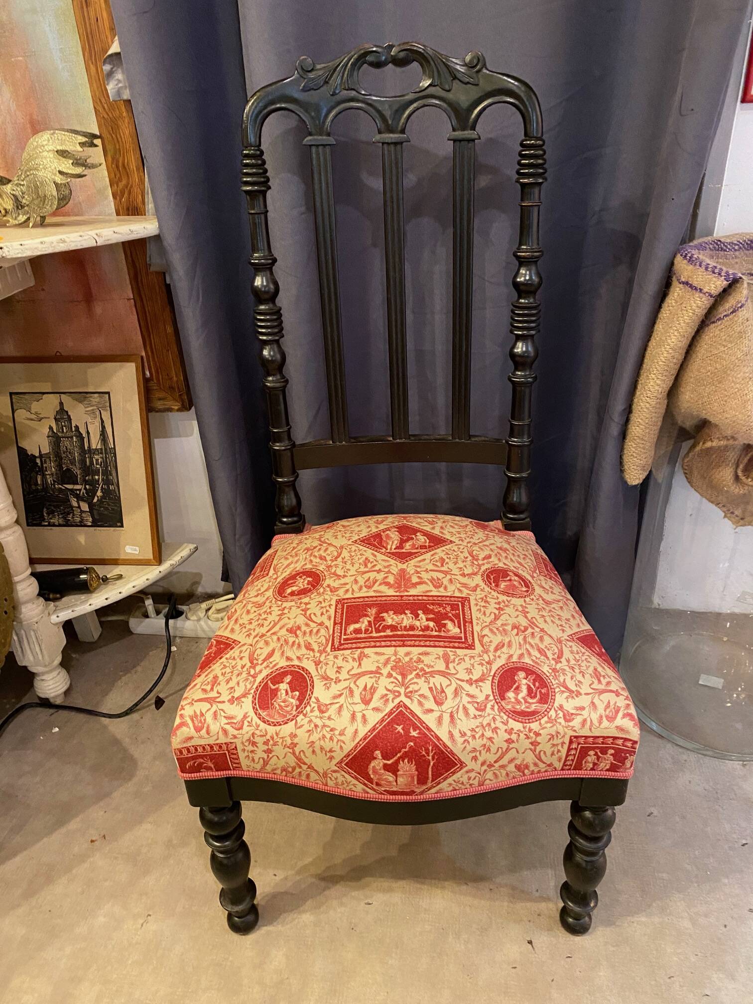 Fireplace or changing chair period 1900 in black lacquered wood and printed fabric