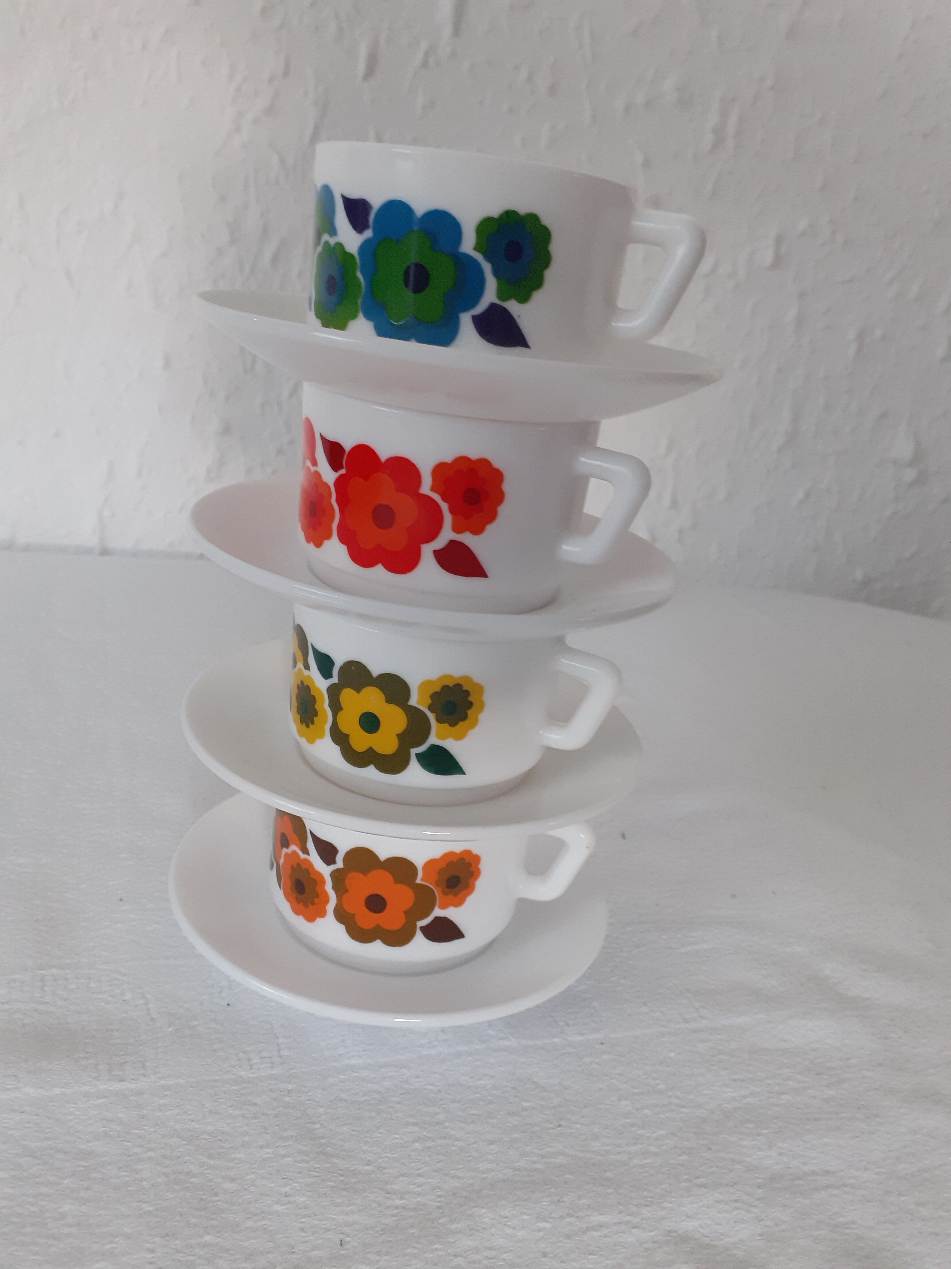 4 Cups LOTUS Arcopal yellow orange blue red vintage
