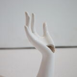 Main en céramique blanche