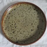 Round dish in varnished sandstone