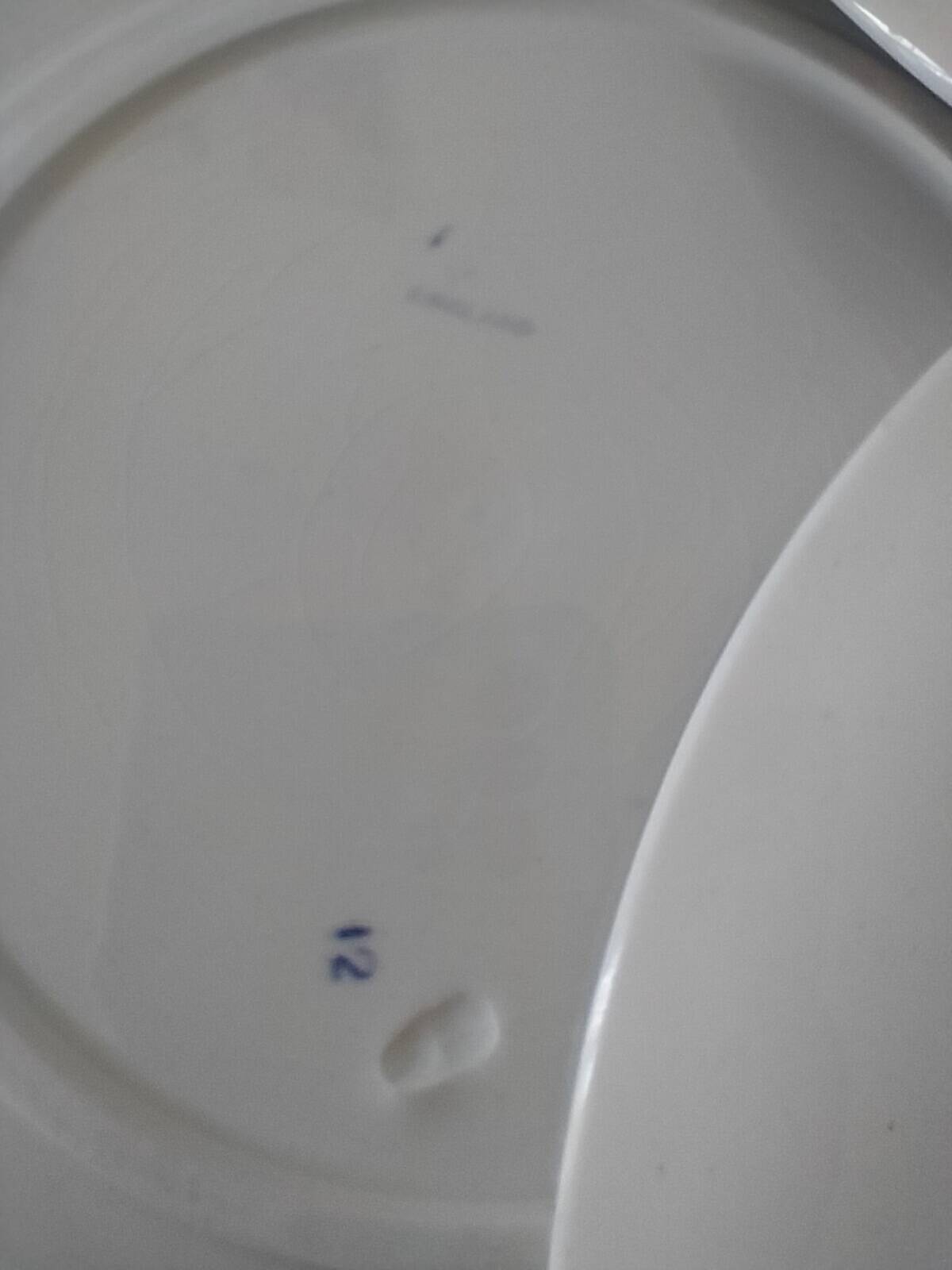 Trio d’assiettes anglaises en faïence fine bleue et blanche, début 20ème