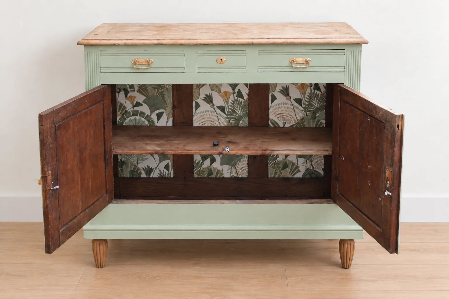 Antique art deco buffet in solid oak – pure lizard green & paint and natural wood – 121 cm