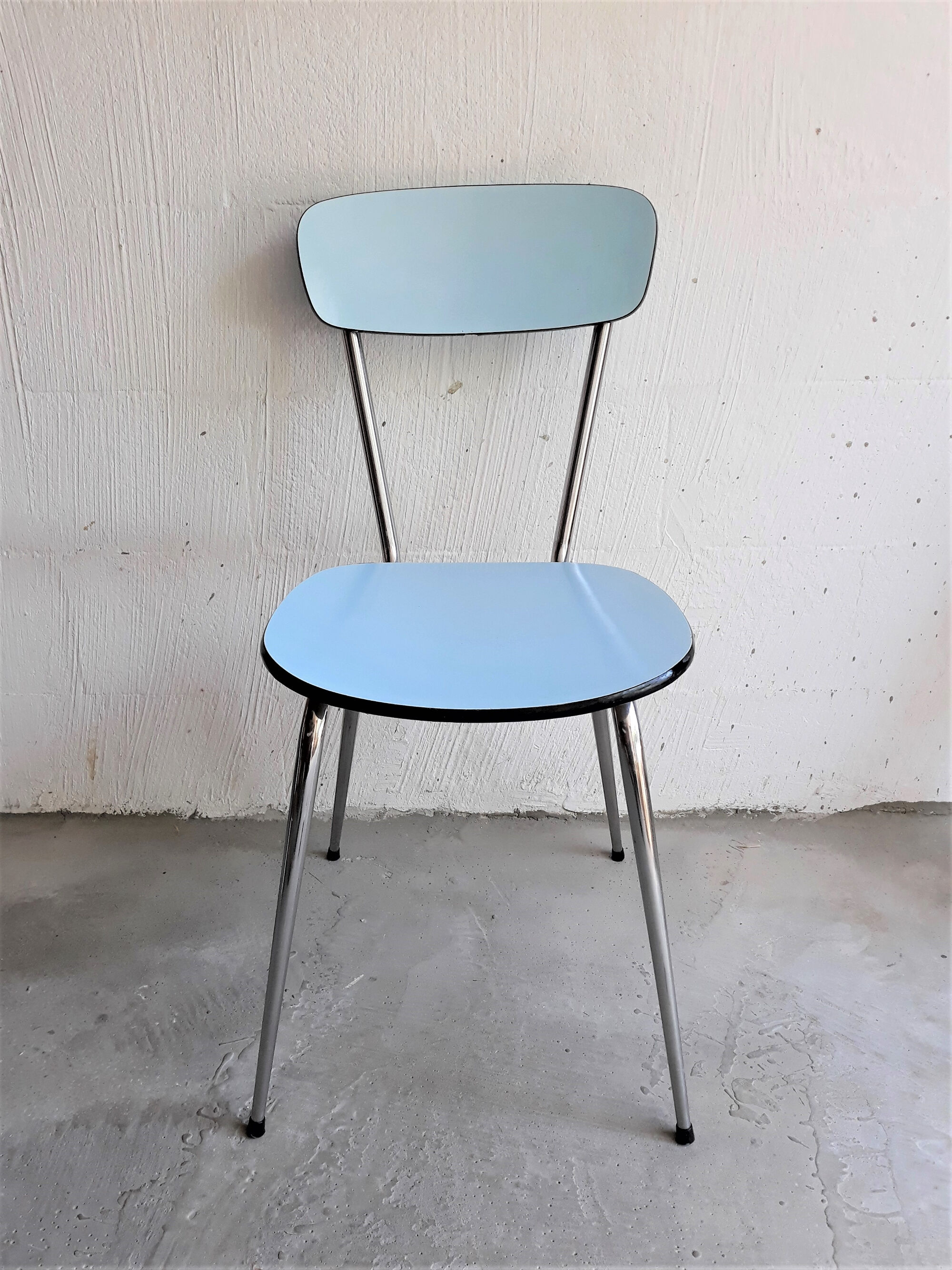 Chaise formica bleue