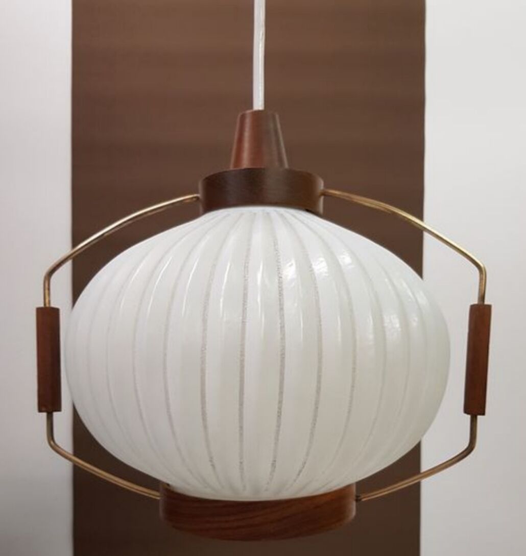 Vintage hanging in opaline and wood 60s