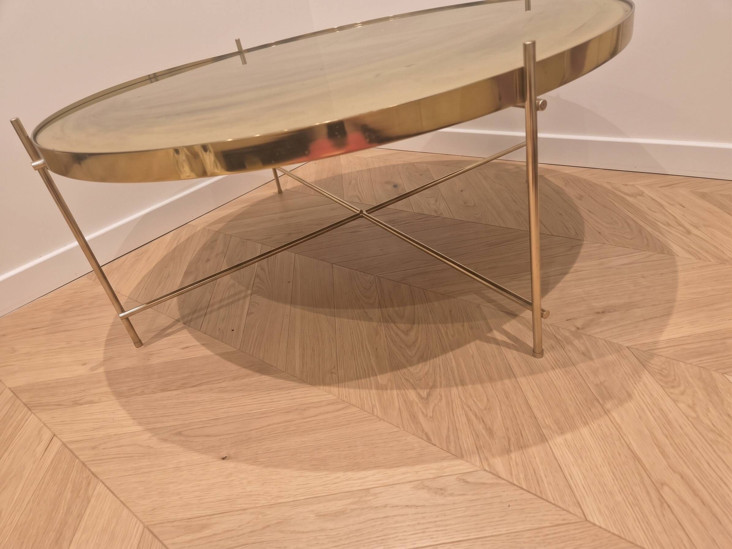 Round golden mirrored retro coffee table