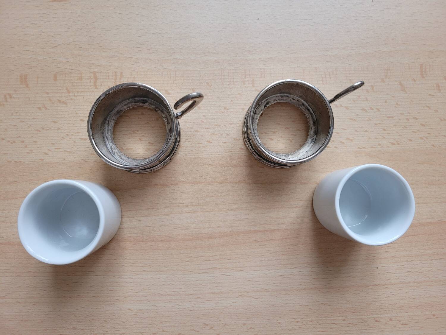 2 porcelain coffee cups with cup holder and metal tray