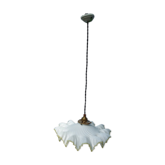 White and yellow opaline suspension