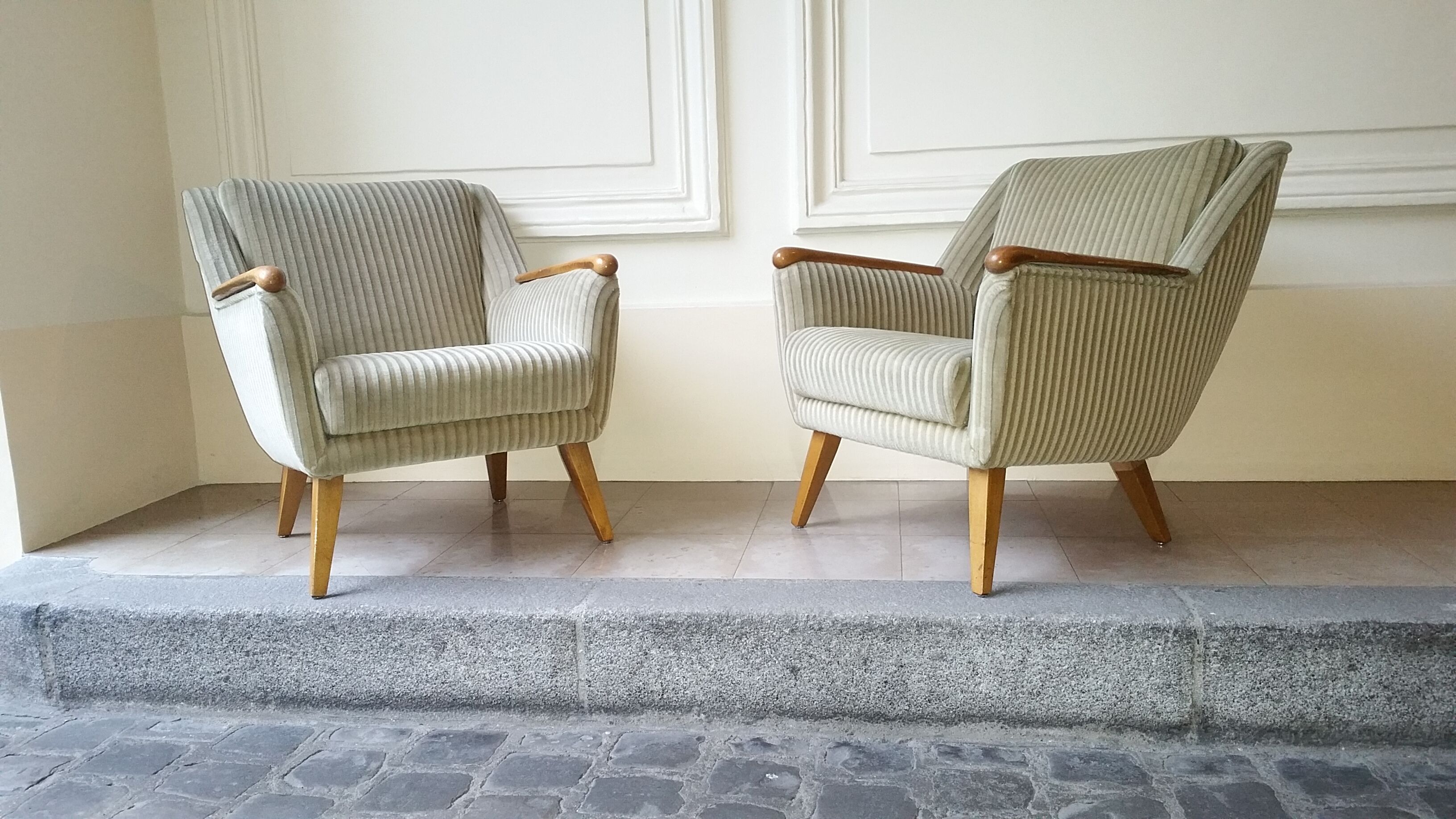 1/6 year 50 60 egg back club chairs