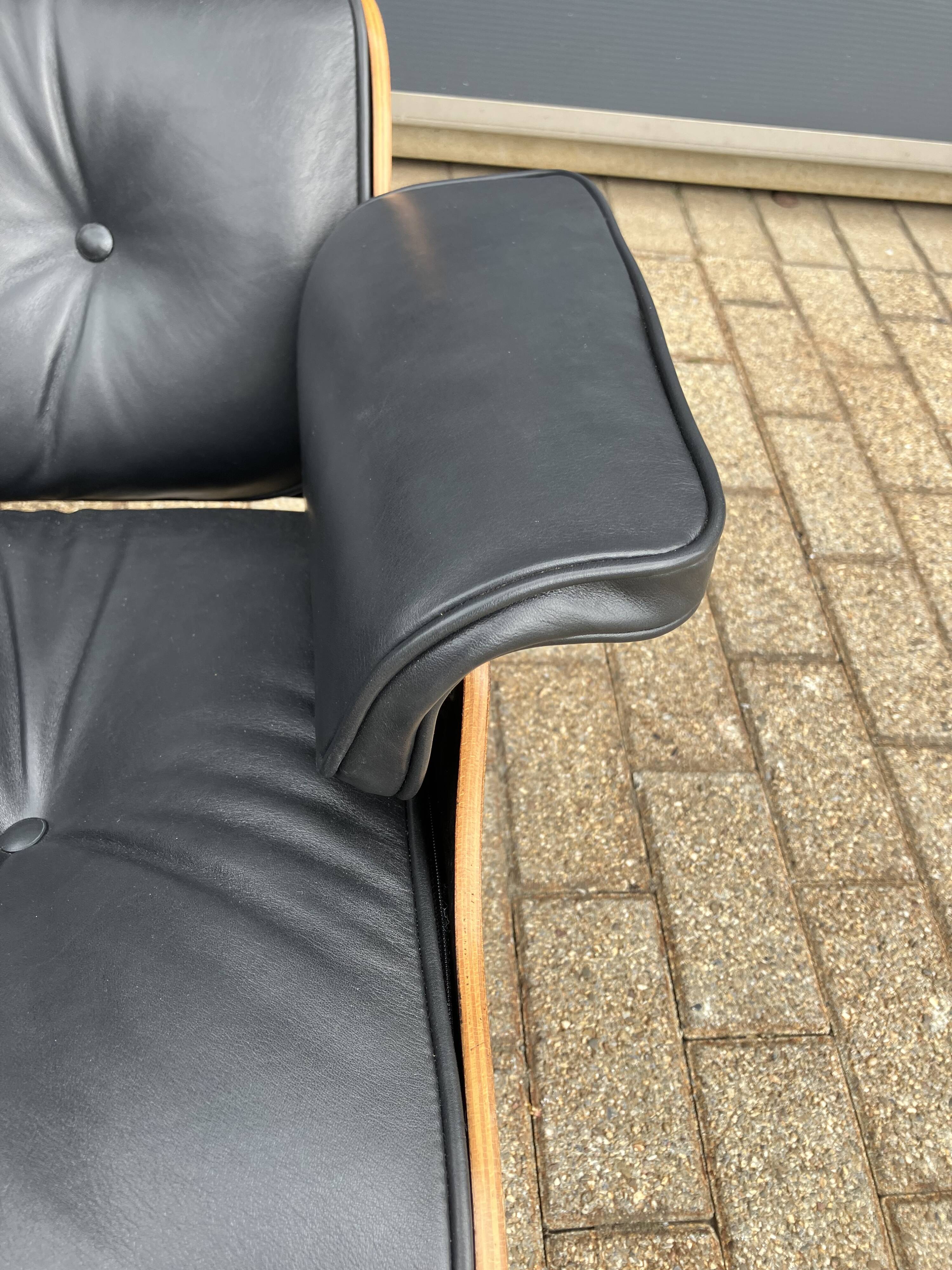 Herman Miller USA Eames Lounge chair 70’s limited edition