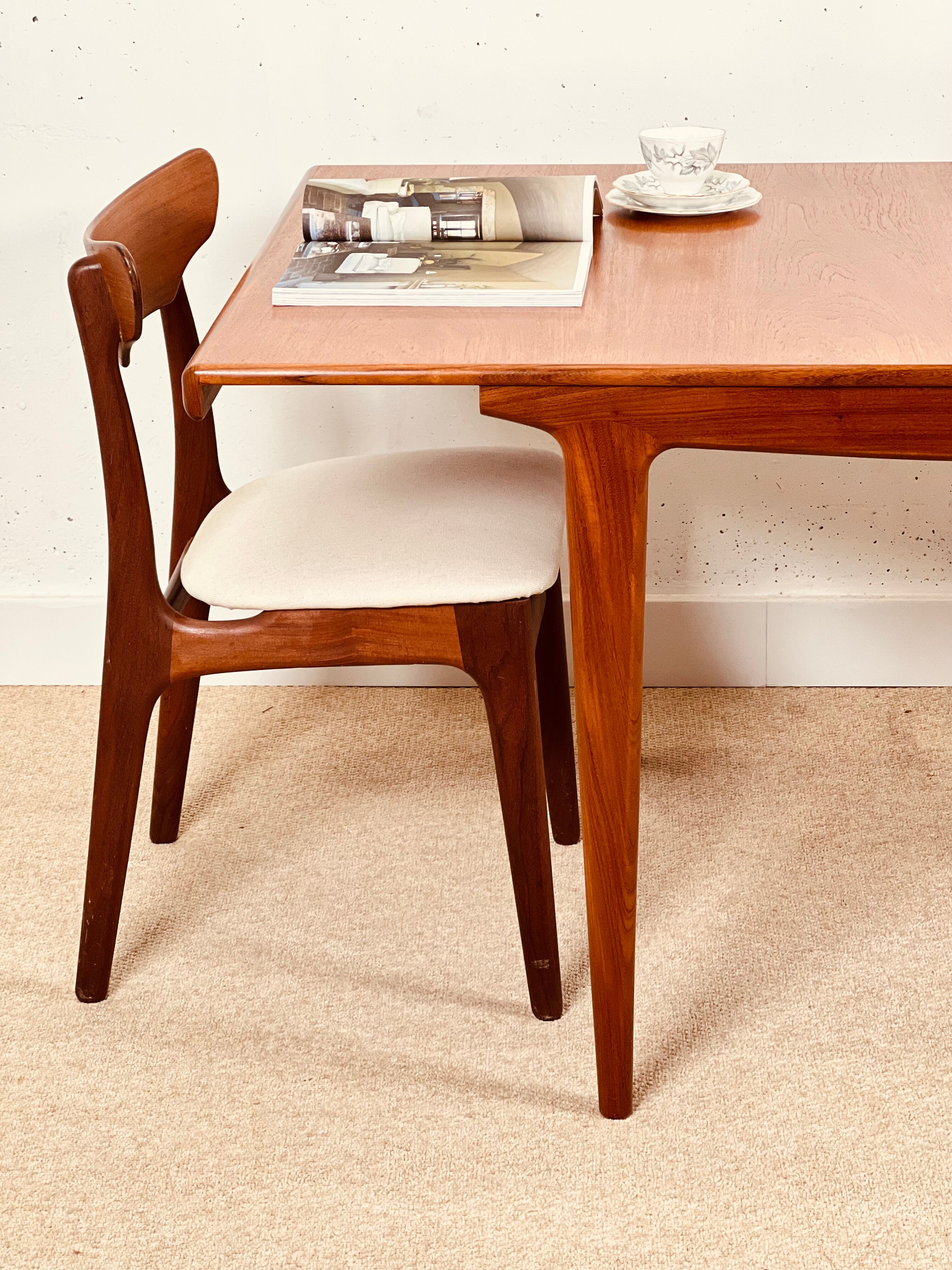 Table à manger de John Herbert en teck, collection Fonseca