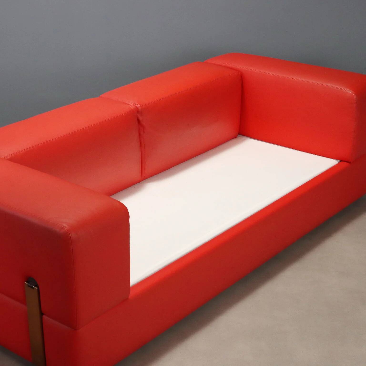 Cinova sofa model "711" by Tito Agnoli