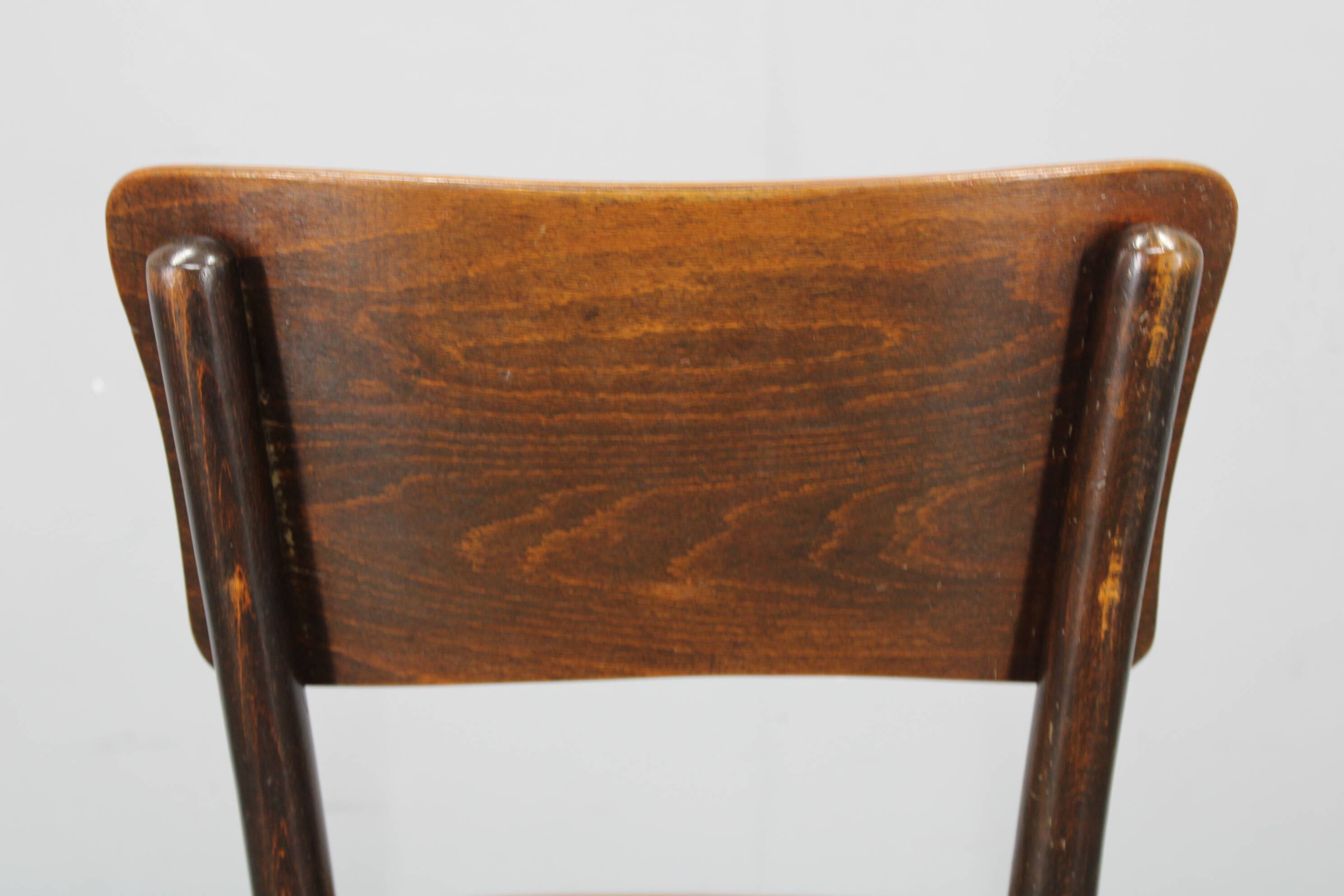 Pair of Thonet Art Nouveau bentwood chairs, Czechoslovakia, 1920s