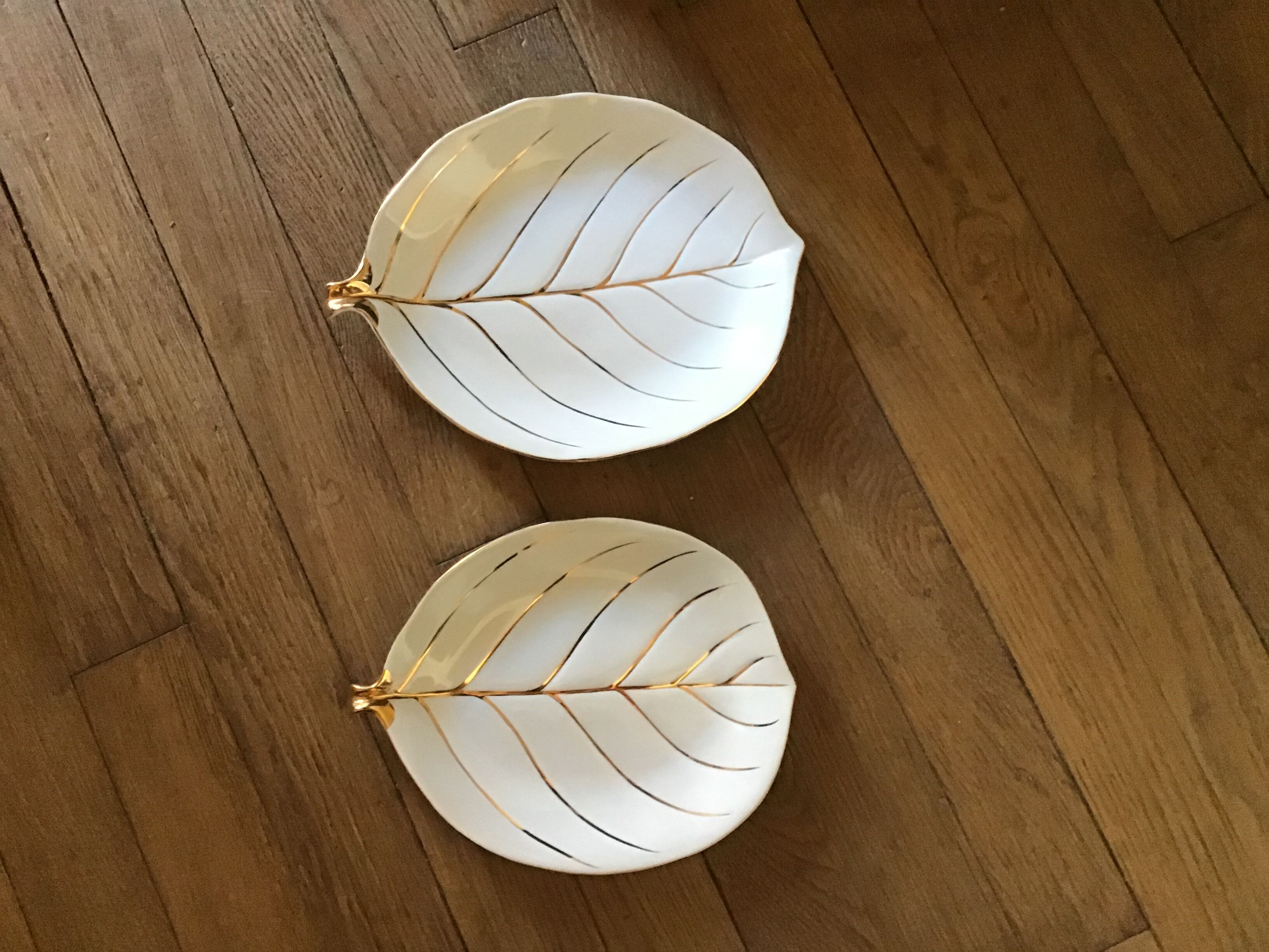 2 leaf cups