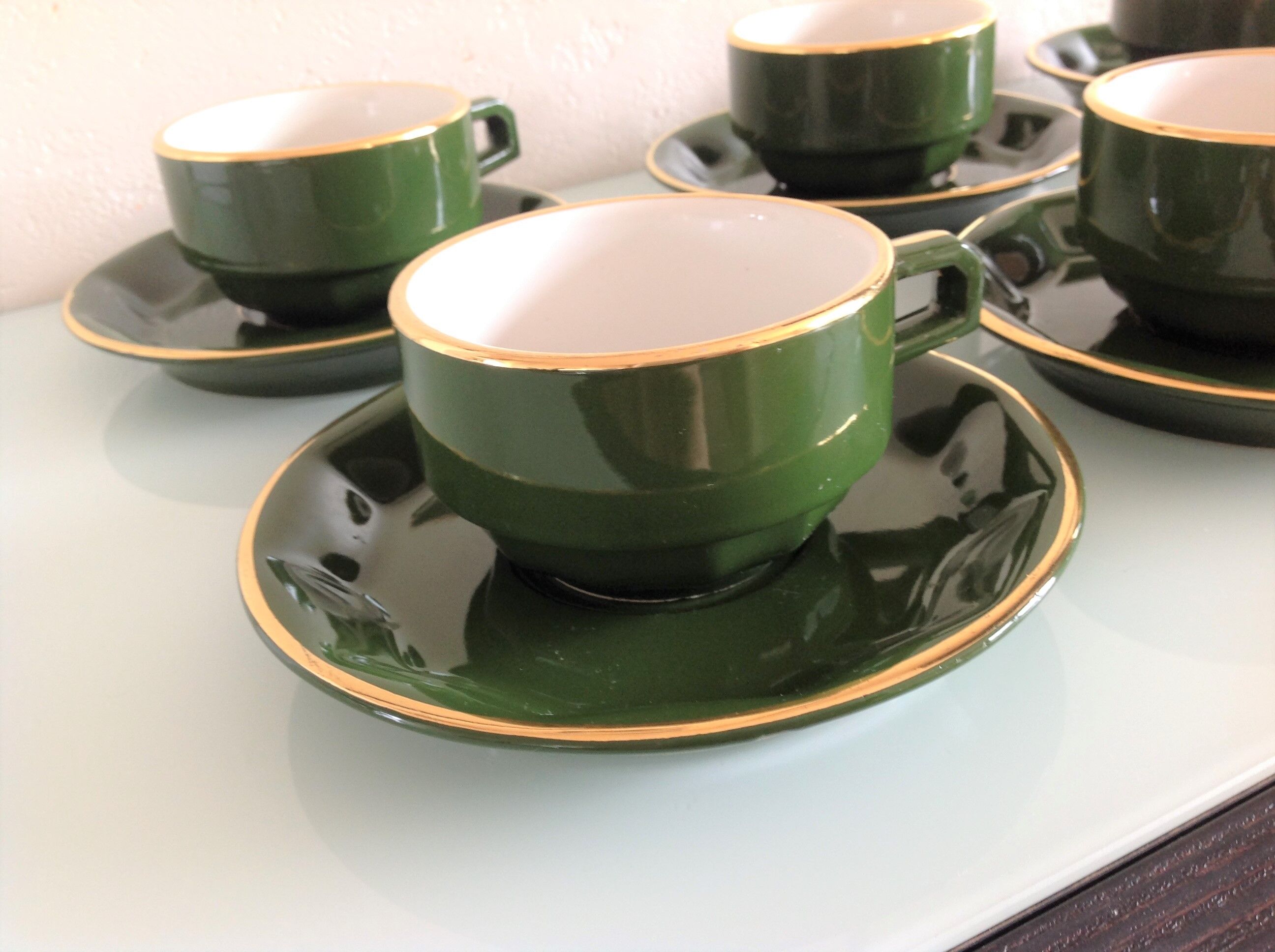 Suite of six green cups with saucers bistro /vintage style 60-70