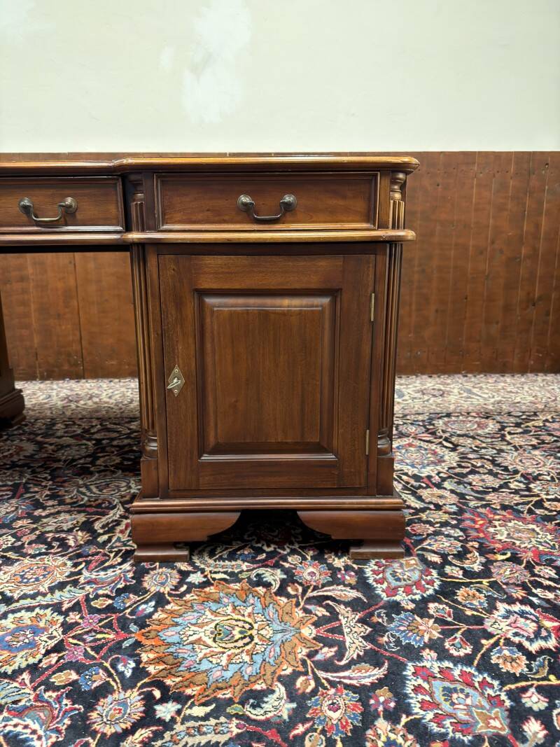 Classic English Partnerdesk Desk