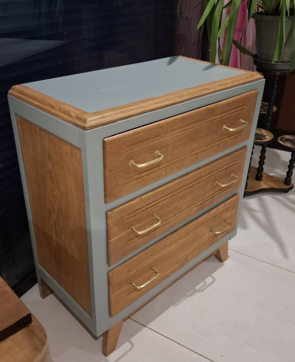 Chest of drawers