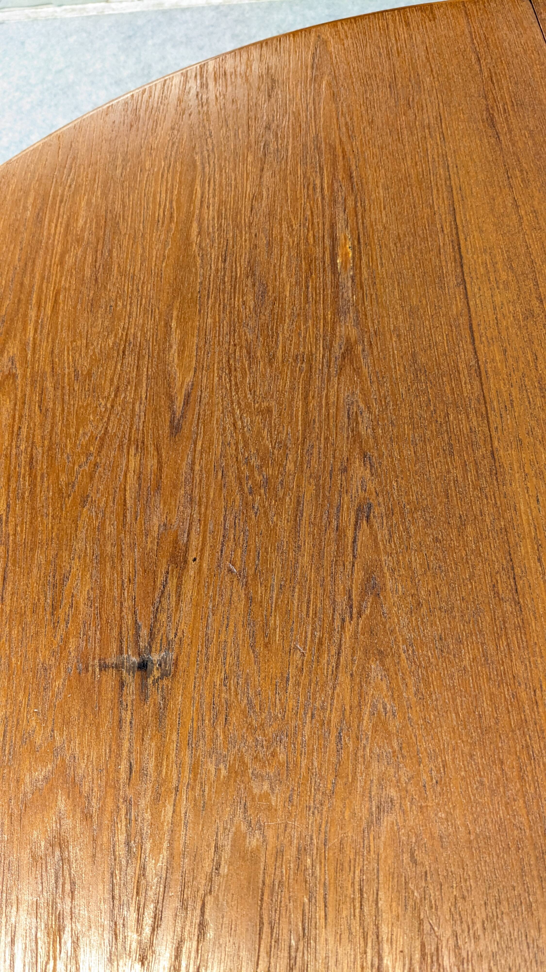 Table ronde extensible en teck de Oluf Theodor Larsen, Danemark vers 1970