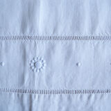 Drap en lin ancien brodé