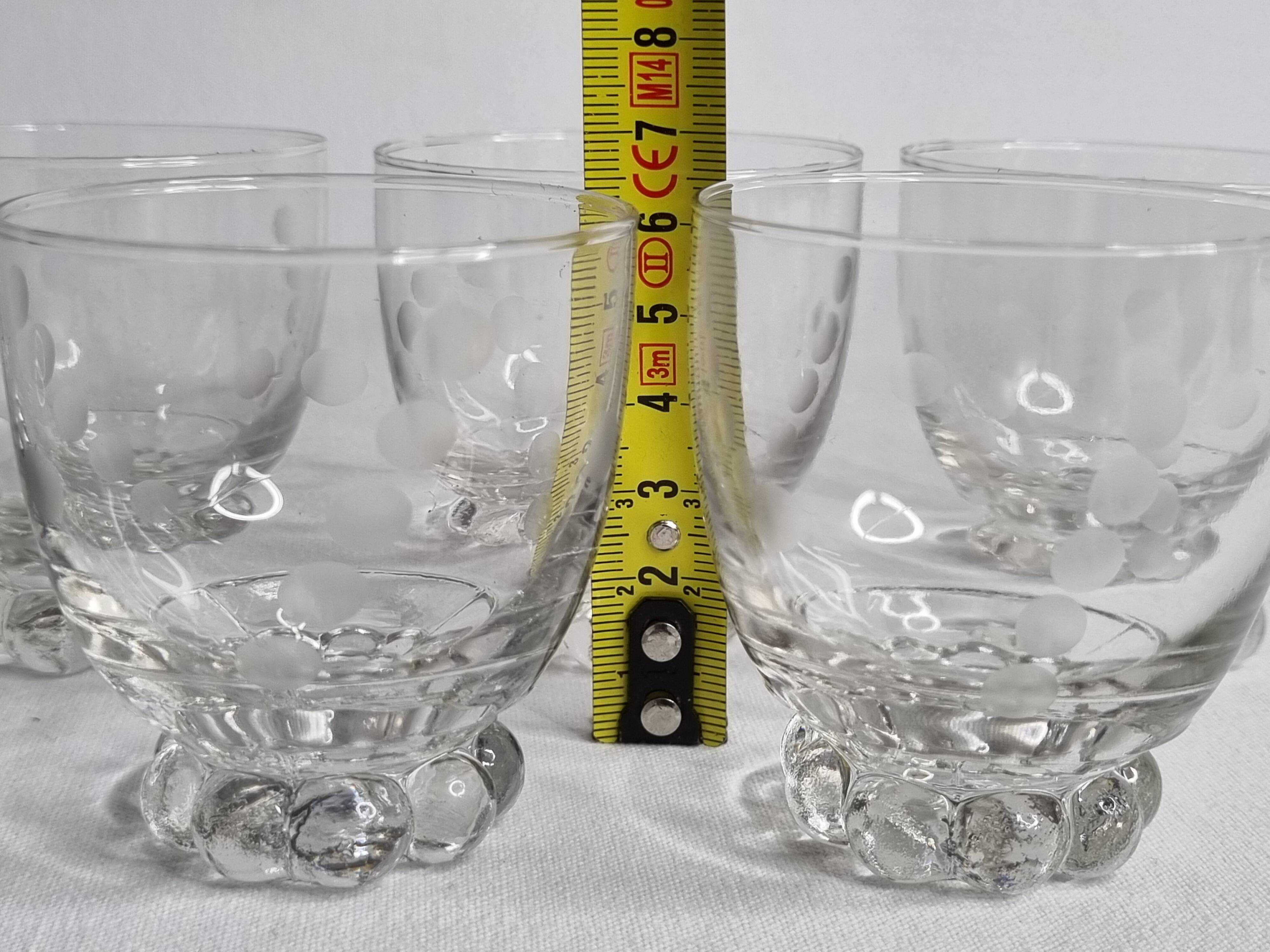 Set of six Art Deco style engraved crystal glasses on spherical feet