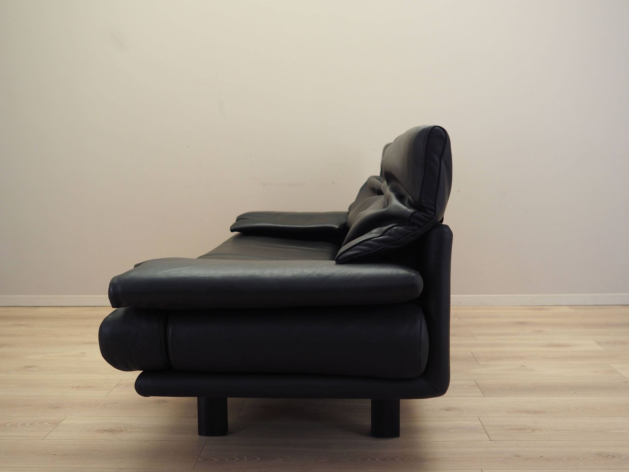 Leather sofa Alanda, Italian design, 1980s, manufacturer: B&B Italia, desig