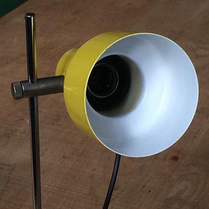 Yellow-lace-sheet metal table lamp