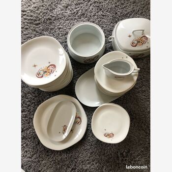 Complete tableware service in French Porcelain