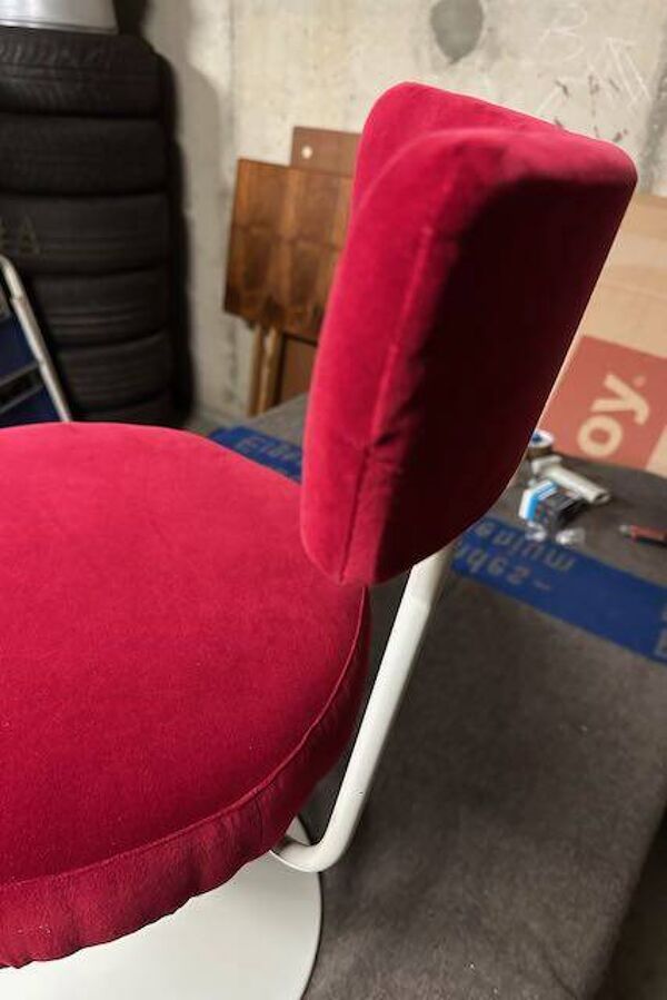 Chaise cocktail tulipe rotative des années 60 en velours rouge