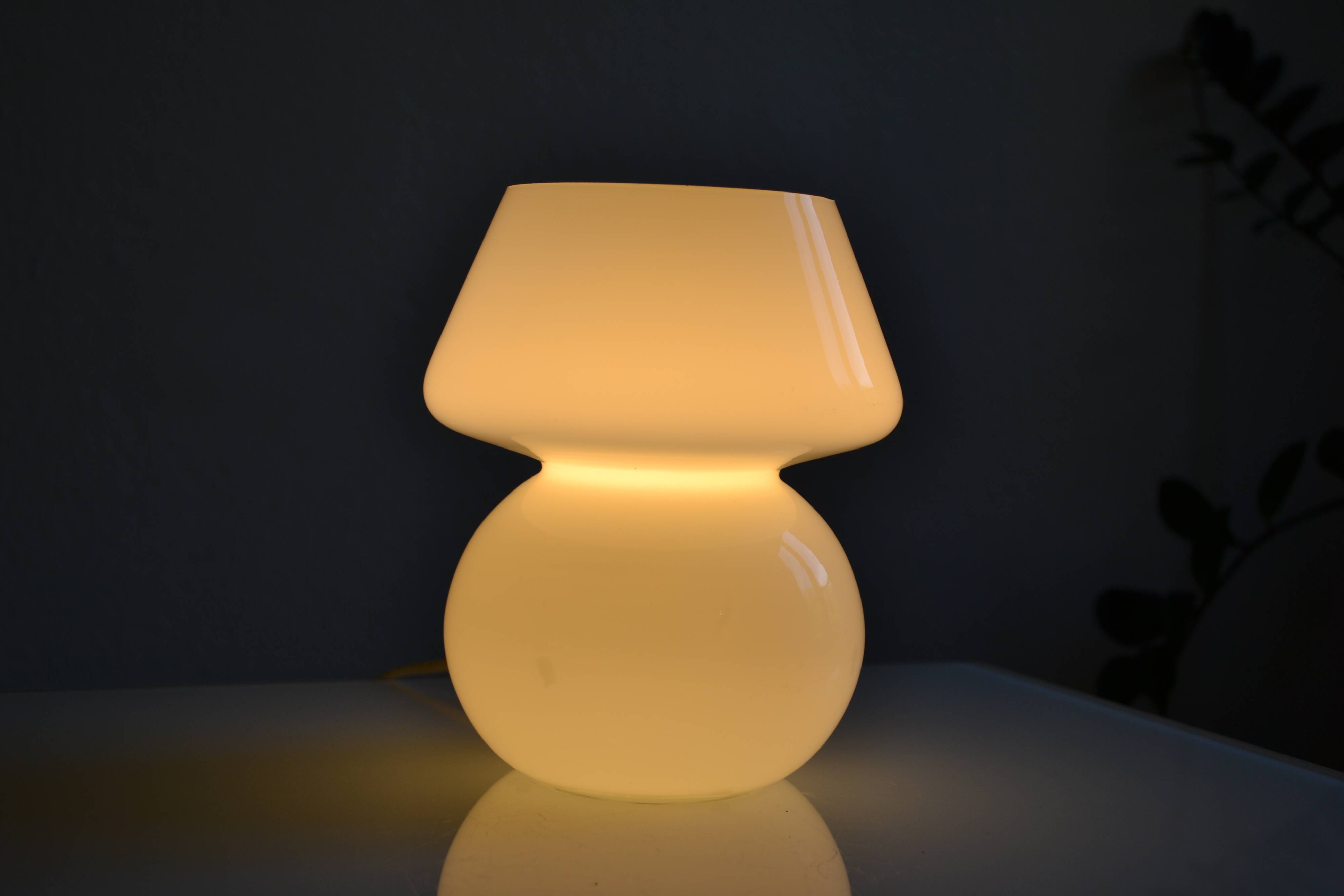 mushroom night light opal glass white Italy 80's 1980