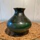 Petit vase en terre cuite vernissée vert