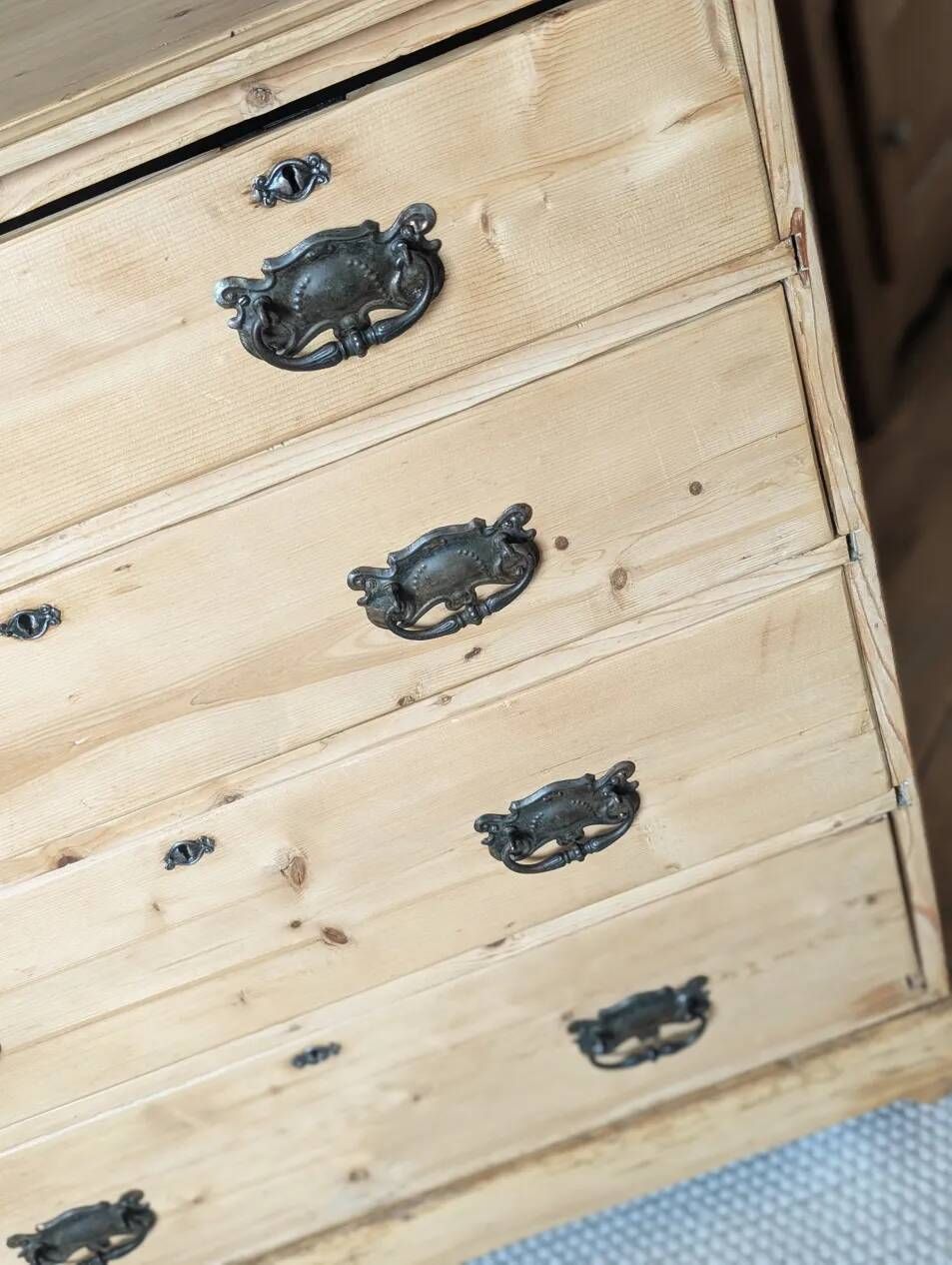 Commode anglaise antique en pin massif