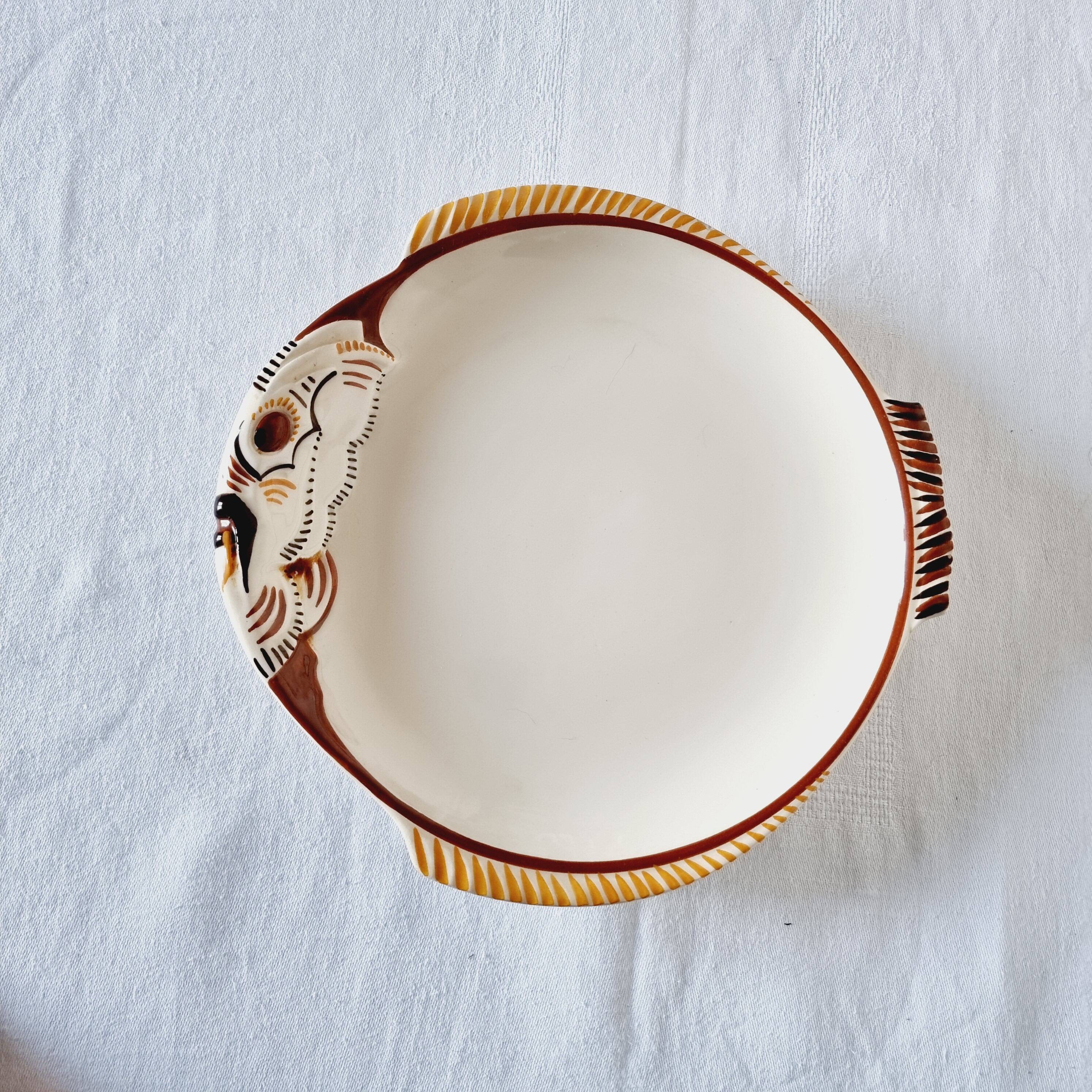 Impressive fish service 12 plates and 1 ceramic tray Author Quimper 1970s.