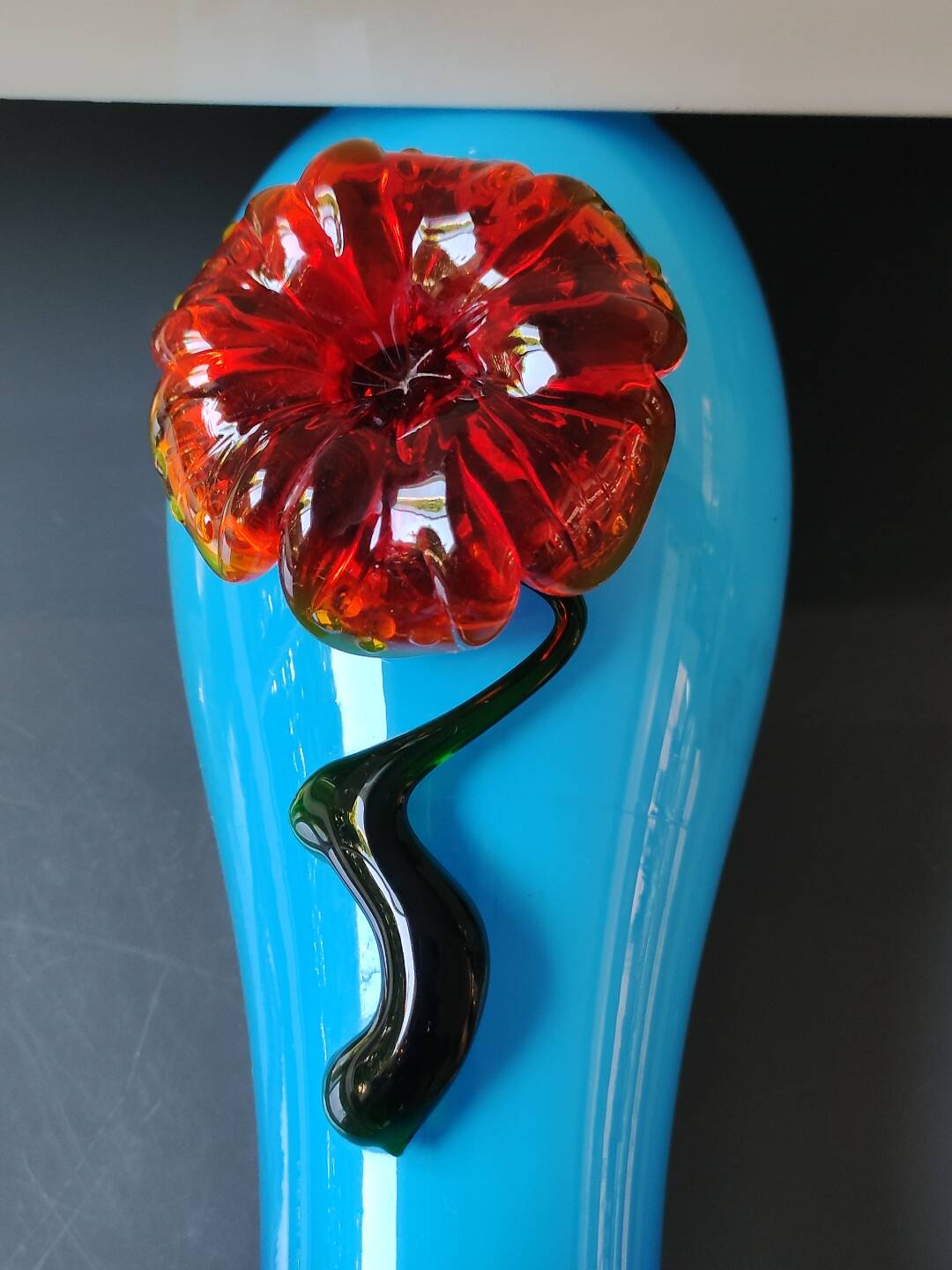 Stylish designer vase in Murano art glass. Embossed floral motif. Height 23 cm.