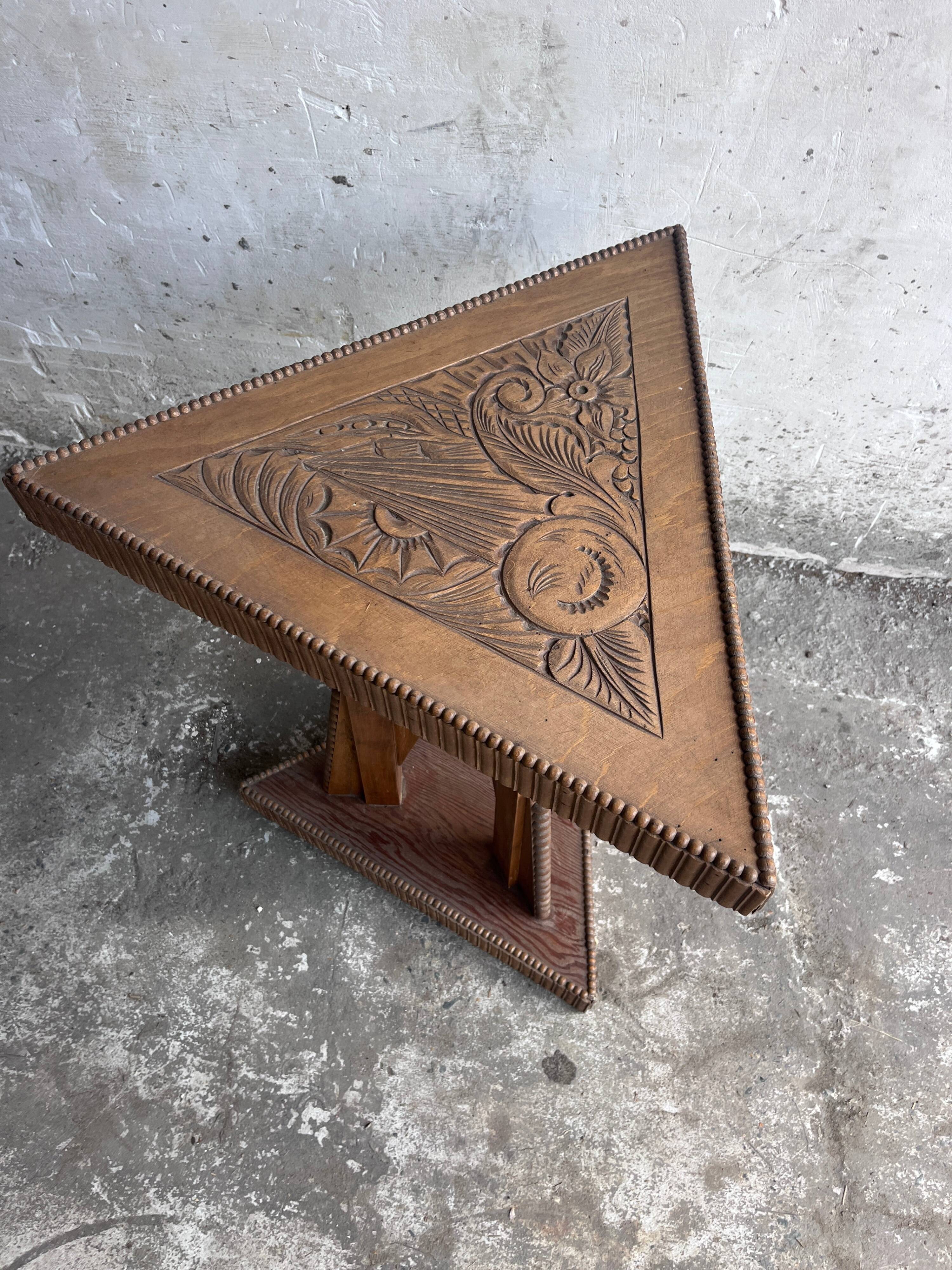 Triangular side table in carved wood, Art Nouveau, France, circa 1915.
