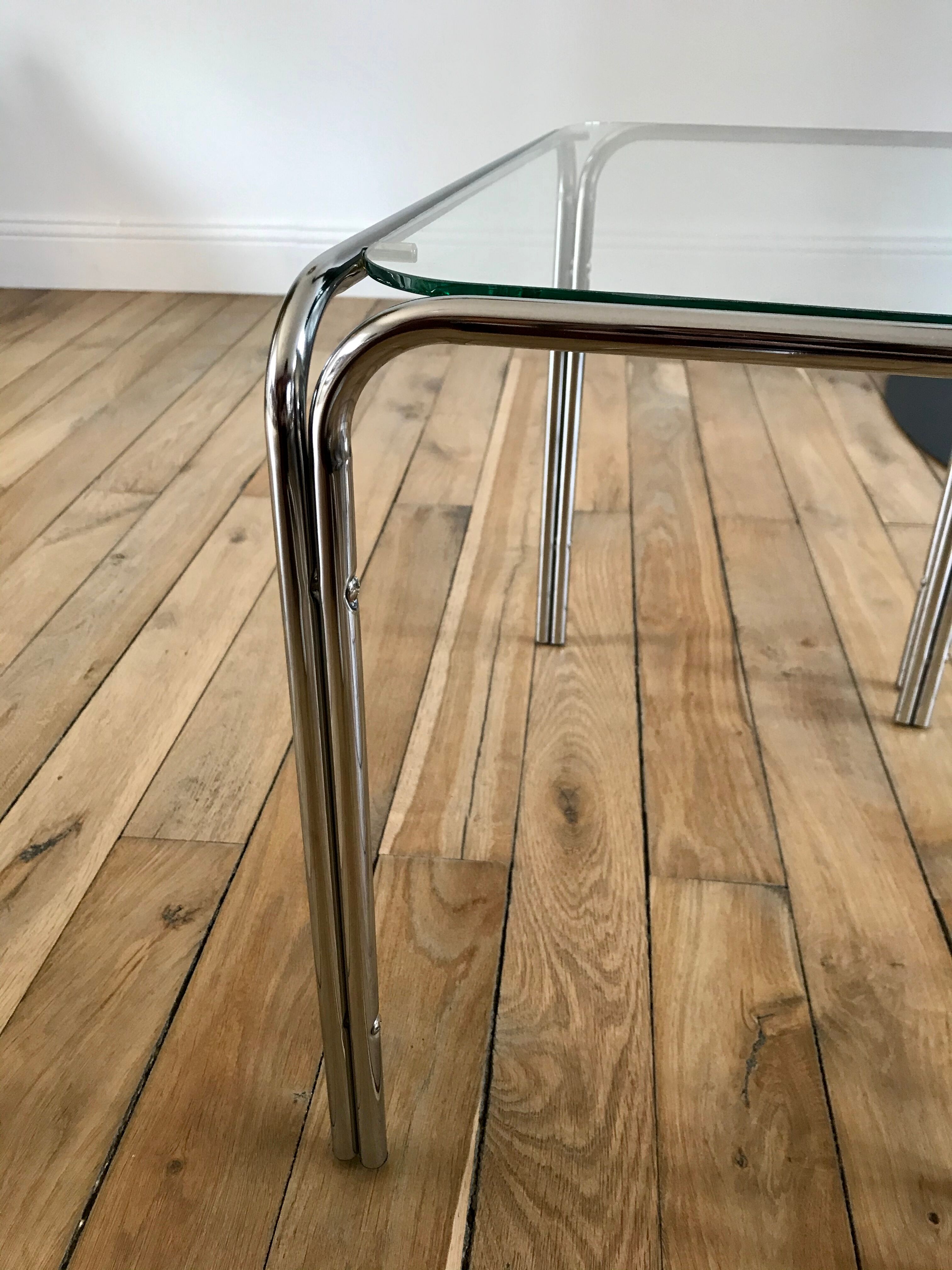 Trio of pull-out coffee tables in glass and chrome metal 70s