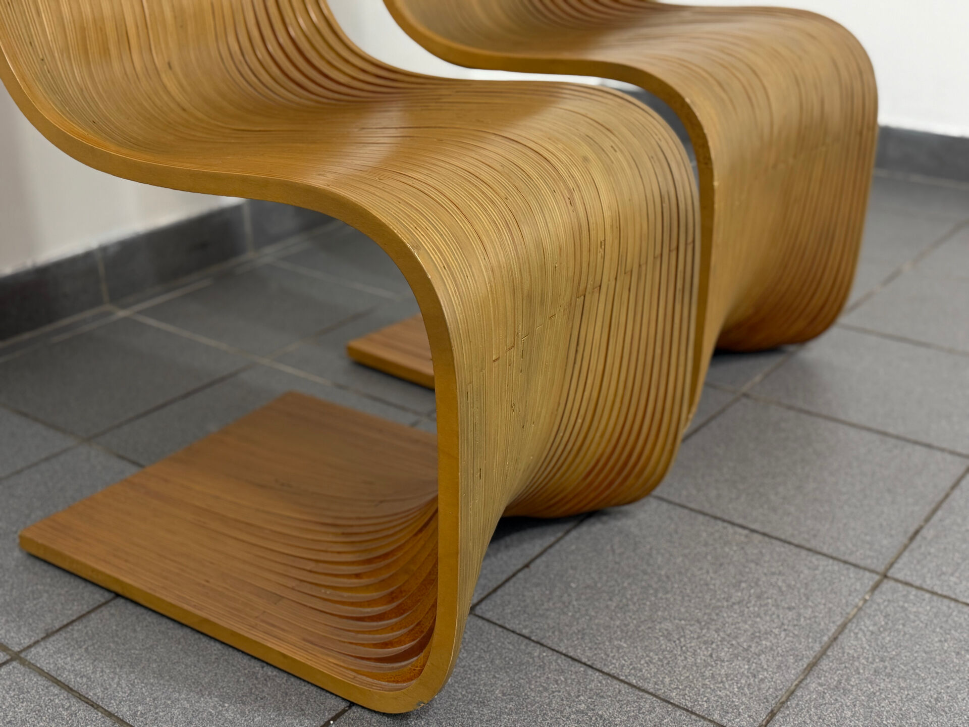 Lot de 4 chaises Contour par Alejandro Estrada pour Piegatto