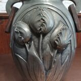 Vase Art Deco en étain d'art repoussé Signé René Sitoleux