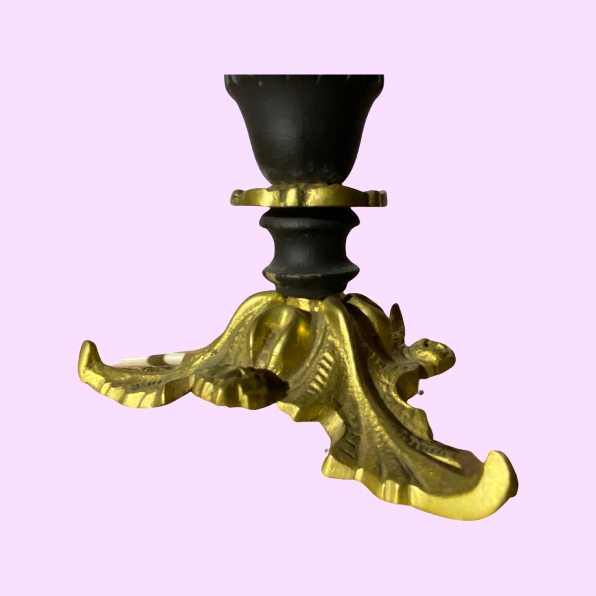 Vintage brass leaves lamp with black base and red shade | mid century brass design lamp | gold color