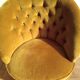 Fauteuil crapaud en velours doré
