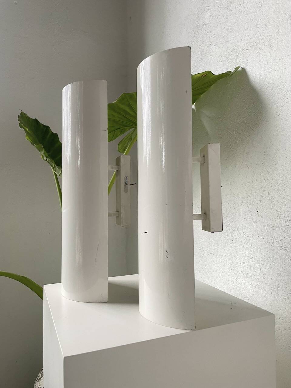 Pair of Parscot wall lights in white lacquered metal from the 80s