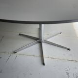 Round table A826 by Arne Jacobsen
