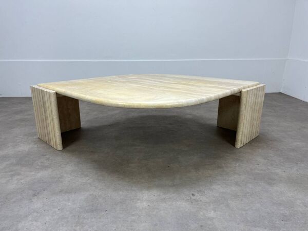 Table basse travertin forme œil par Roche Bobois