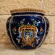 Gien : Cache-pot en faïence émaillée à décor héraldique – style Renaissance